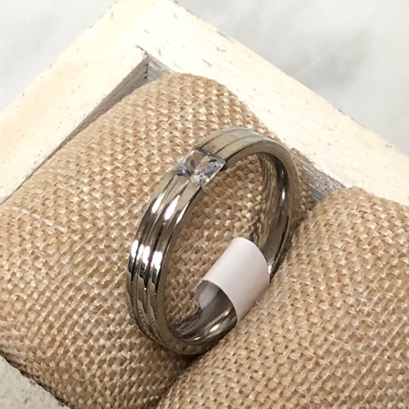 Stainless Steel Channel Set Princess Cut CZ Silver Ring Accent Grooves Size 8.25 - Picture 2 of 4